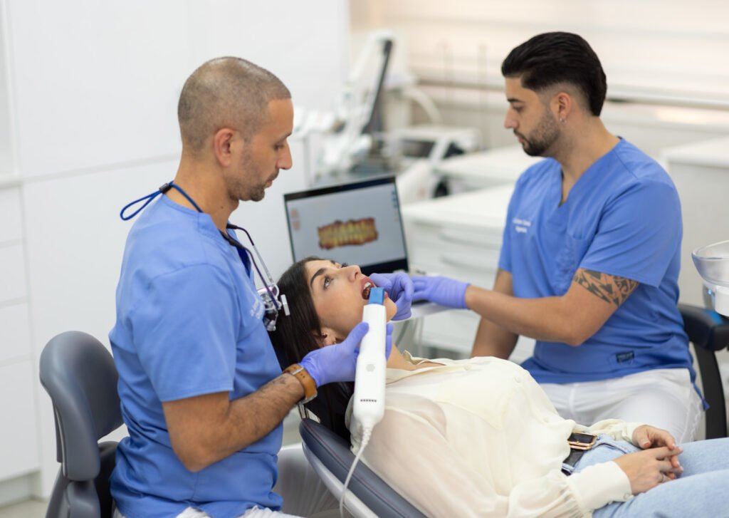 Restauración dental computarizada con PrimeMill Sirona en Clínica Dental Deluxe Barcelona